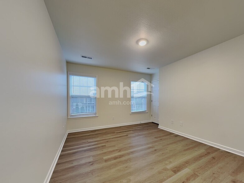 Building Photo - 1801 Point Wood Dr