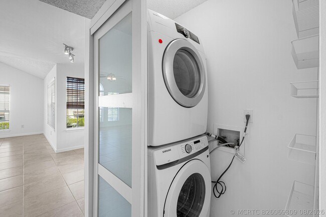 Building Photo - 1345 Crystal Way