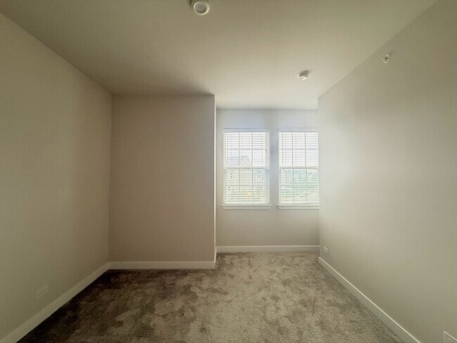 Building Photo - 772 Weller Dr