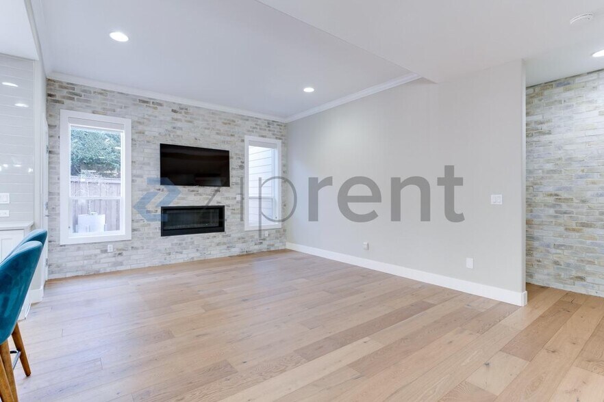 Building Photo - 23620-23230 230th Pl SE