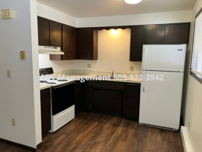 Building Photo - South Valley ground floor 2 br/1 bath four...