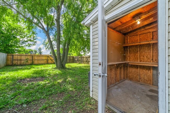 Building Photo - 529 Southwind Dr