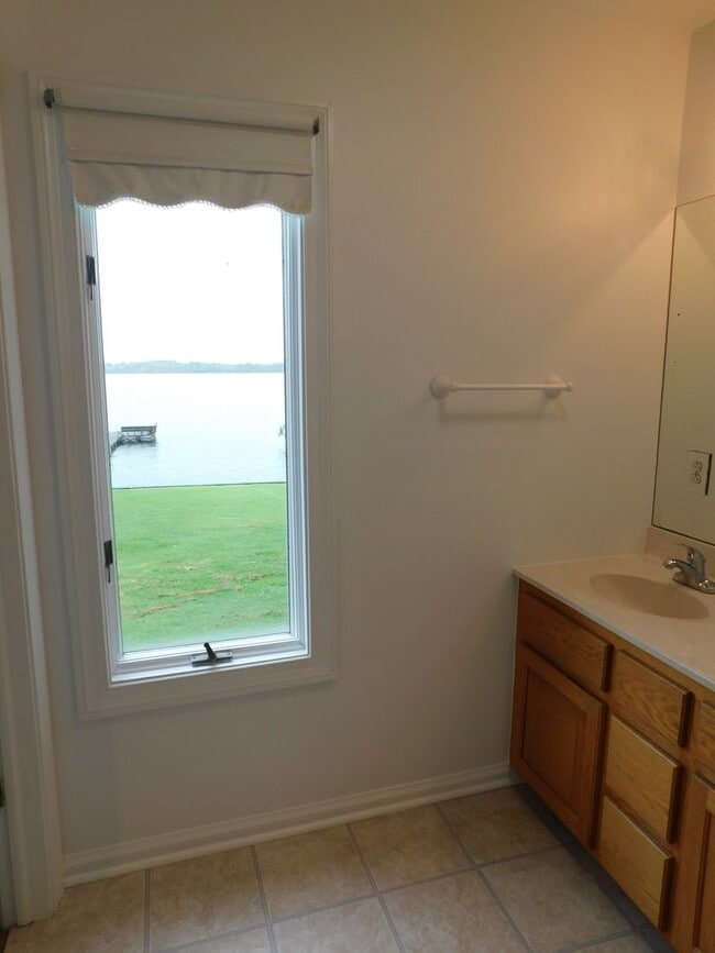 Building Photo - Waterfront Home In Perquimans County