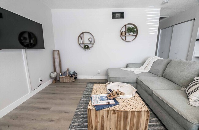Building Photo - AMERICANA Property Mgmt - Fully furnished ...