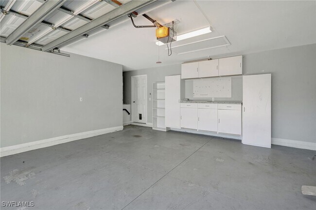 Building Photo - 12843 Fox Hollow Cir