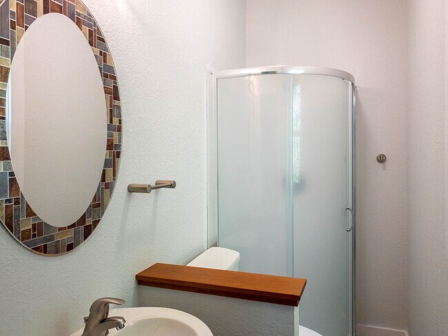 Building Photo - Beautiful Three Bedroom with Stunning View...