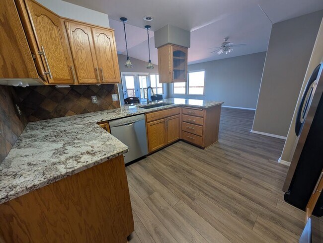 Building Photo - Gorgeous 3 Bedroom 2 Bath Condo - Deck with a View!