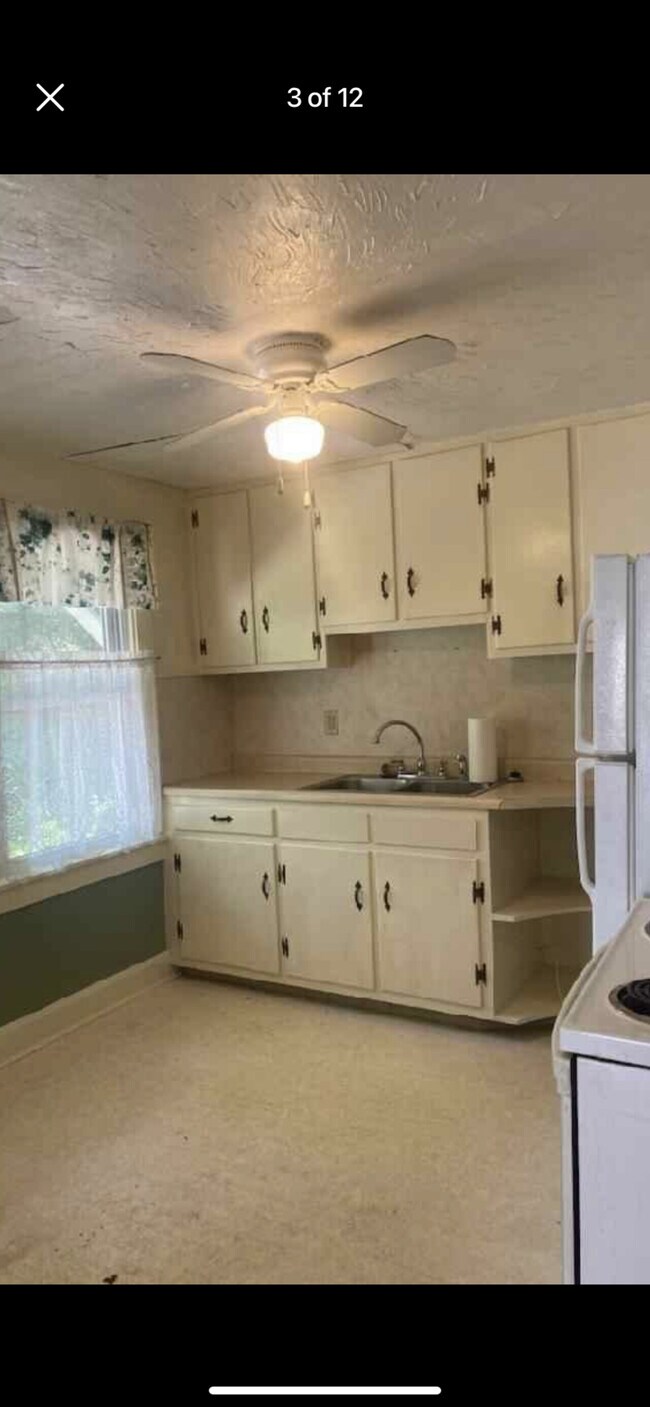 Building Photo - 268 perry Ave