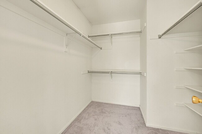 Building Photo - $3,095.00, 3-bed, 3.5-bath with bonus room...