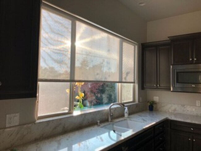 Building Photo - Stunning 3 Bedroom 2 Bath in Fair Oaks, CA
