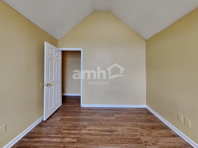 Building Photo - 1642 Village Place Cir NE