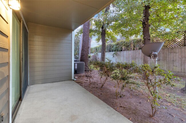 Building Photo - 14911 Wunderlich Dr