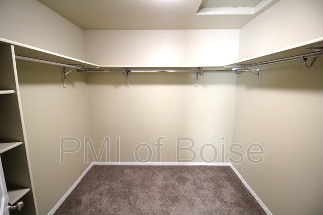 Building Photo - 639 E Willowbrook Dr