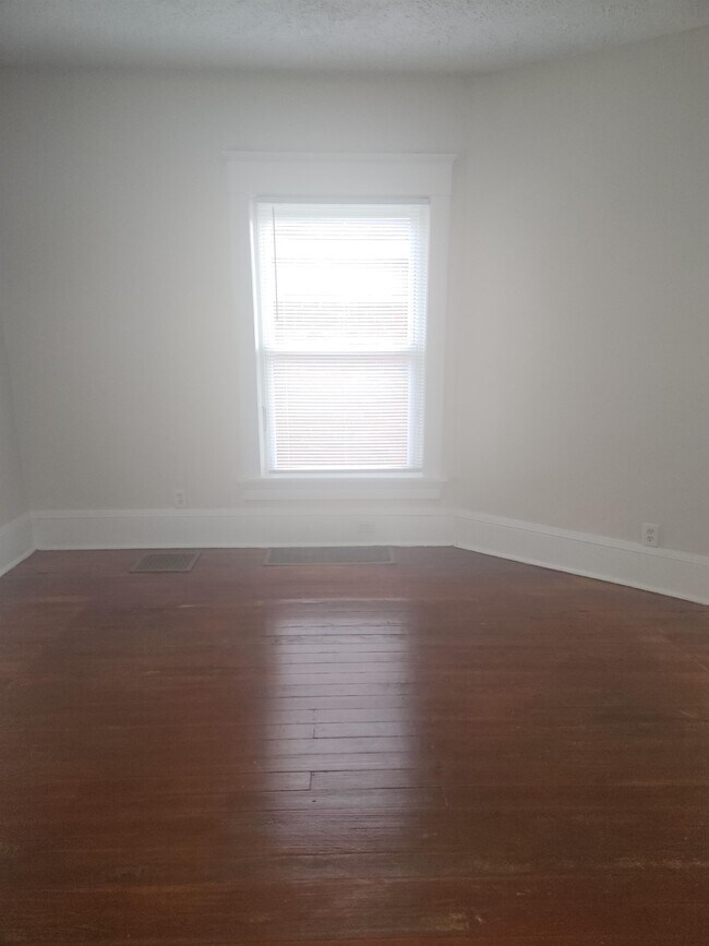 Building Photo - 526 Clarendon Ave NW