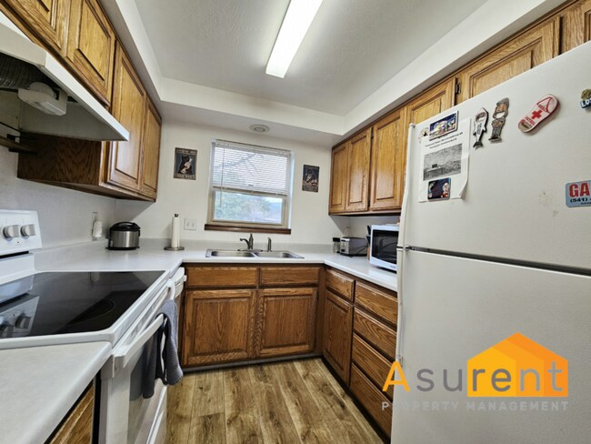 Building Photo - Fully Furnished Private Setting Townhouse, 2 Bedroom- 1.5 Bathroom, centrally located in Ashland