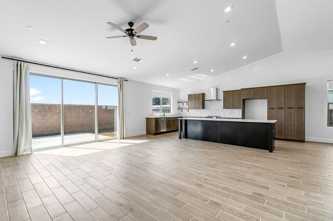 Building Photo - 7153 E Harvard Ave