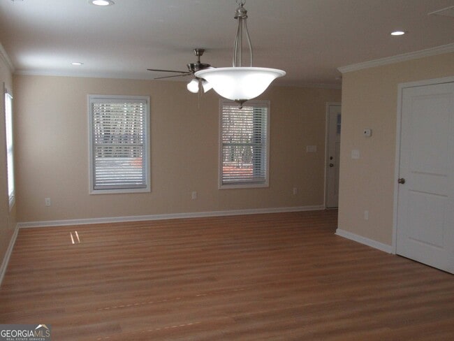 Building Photo - 745 Old Kerns Rd
