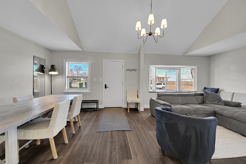 Building Photo - 660 Hickory St