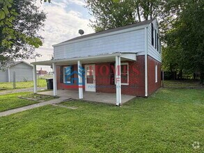 Building Photo - Three Bedroom House | Detached Garage