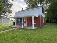 Building Photo - Three Bedroom House | Detached Garage