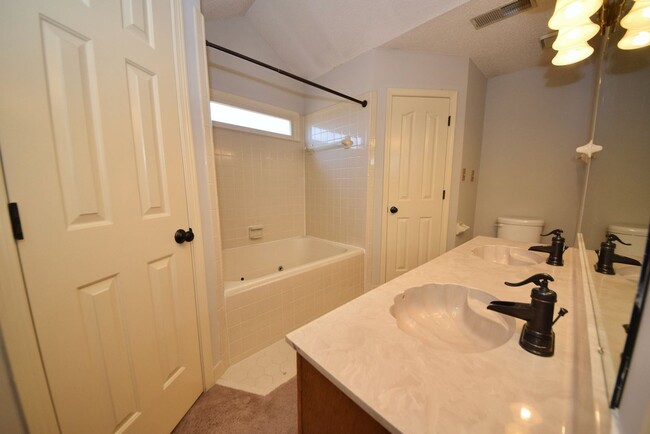 Building Photo - Very nice 3 bed 2 bath home near E. Holmes...