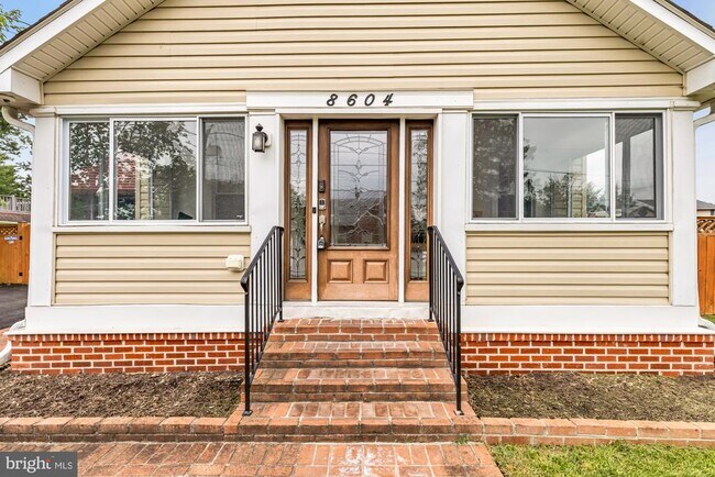 Building Photo - 8604 Woodlawn Ct