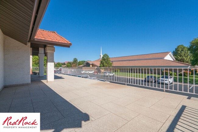 Building Photo - Spacious 5 Bedroom Home in A Quiet Communi...