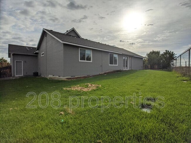 Building Photo - 611 N Kayden Way