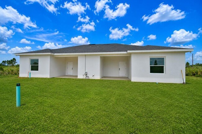 Building Photo - 7951 Sarasota Dr