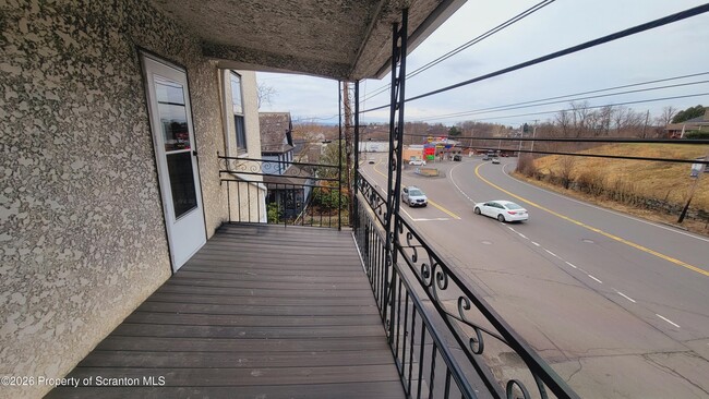 Building Photo - 864 S Main St