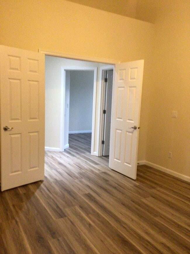 Building Photo - 3 Bedroom Home in Sherwood Neighborhood