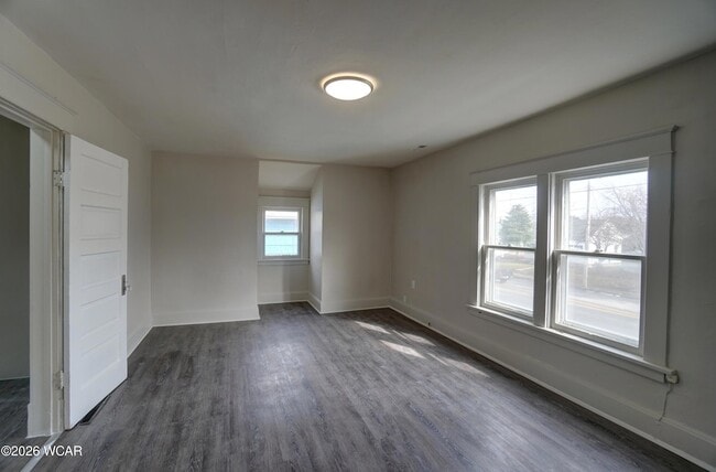 Building Photo - 1141.5 N Main St