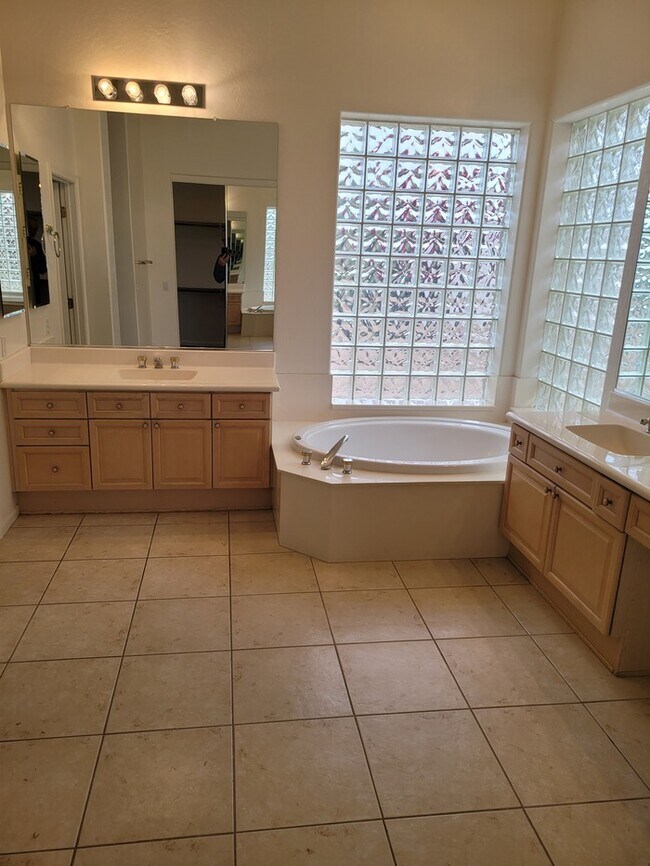 Building Photo - BEAUTIFUL 3/2 HOUSE FOR RENT IN TATUM RANCH