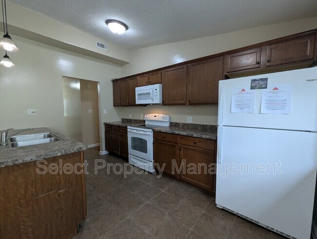 Building Photo - 3220 Thames Dr