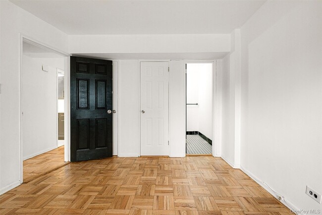 Building Photo - 94-30 60th Ave