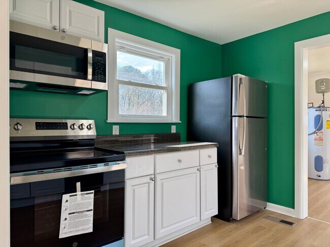 Building Photo - 32 Opal Rd