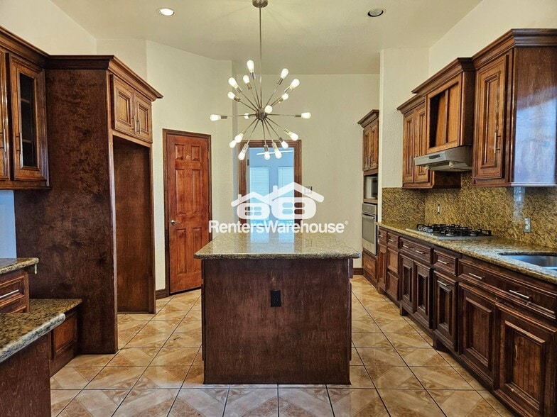 Building Photo - 5027 Creekmont Dr