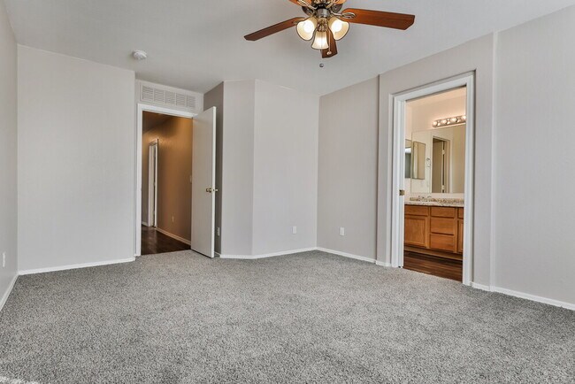 Building Photo - 809 E Rossi Ct