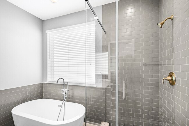 Building Photo - 411 N Nagle St