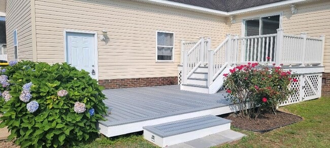 Building Photo - 120 Soundside Estates Dr