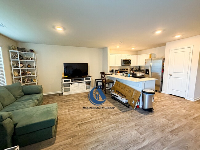 Building Photo - 119 Seymour Vlg Dr