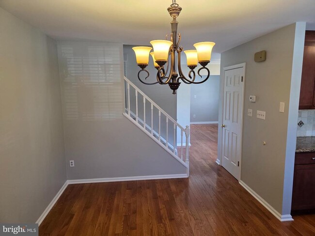 Building Photo - 307 Meadow Ct