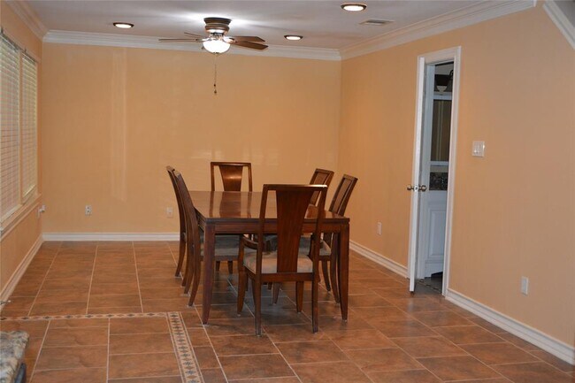 Building Photo - 13703 Cambourne Dr