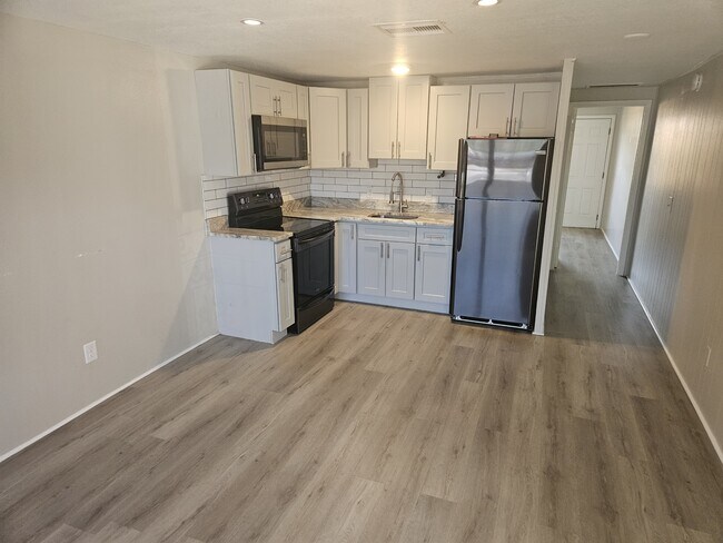 Building Photo - 612 Dogwood Ct