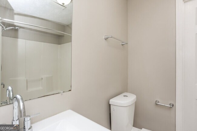 Building Photo - 4818 Clove Dr SW