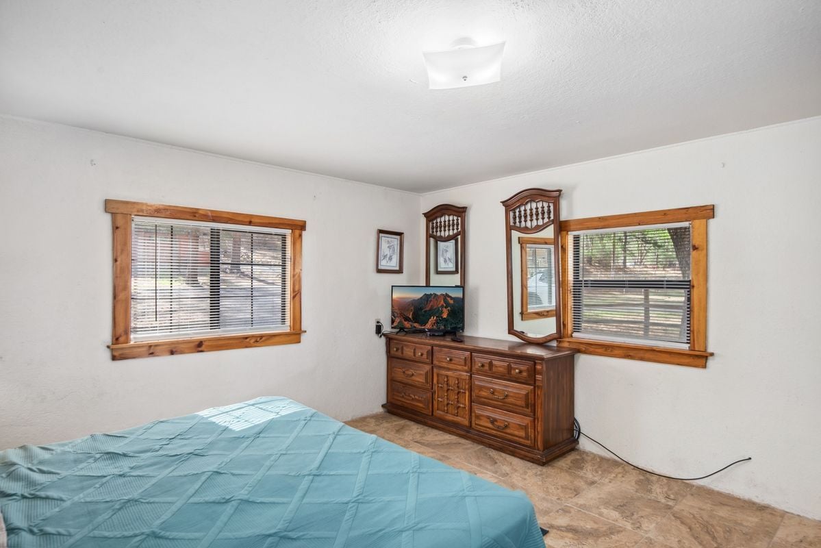 Building Photo - 820 Carrizo Canyon Rd