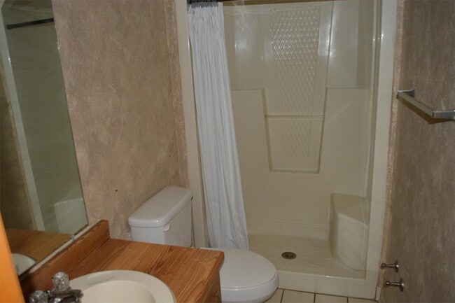 Building Photo - 1662 Spring Garden Ct