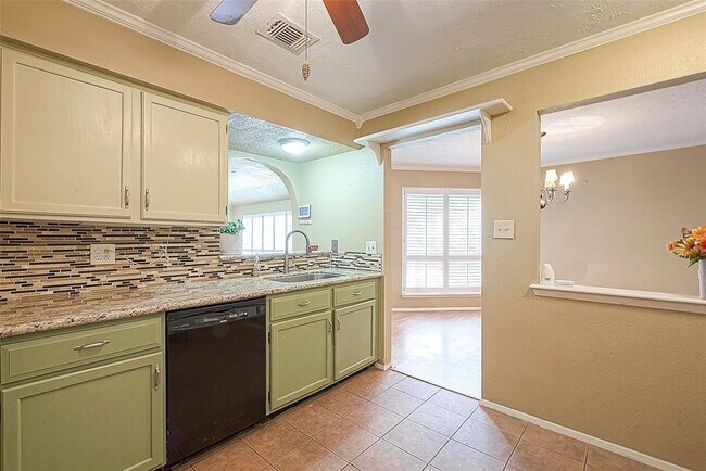 Building Photo - 14947 Heritage Wood Dr