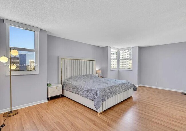 Building Photo - 1880 S Ocean Dr