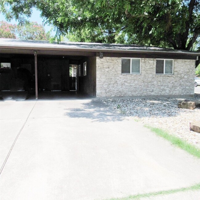 Building Photo - 1200 Brentwood St